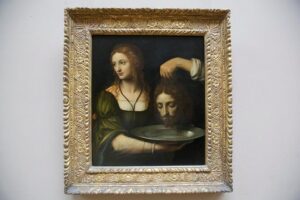 Closing Time at the Louvre: The Mona Lisa at her Most Peaceful - Louvre Pyramid Courtyard: Getting Your Bearings Before You Commit