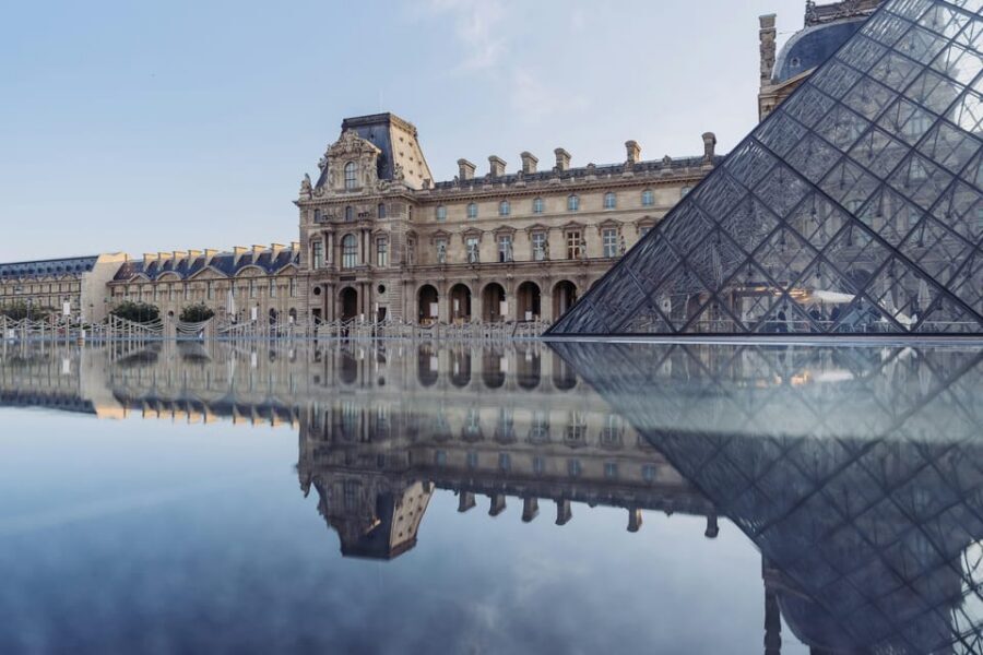 Louvre & Mona Lisa Small Group Tour with Reserved Entry - Mona Lisa, the serious smile, and the reality of crowds