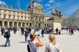 Louvre Museum Masterpieces Guided Tour - Meeting point at Librairie Delamain: easy start, central location