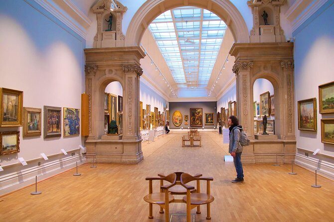 Louvre Museum with private guide - Price and value: $581.78 per group for up to 6
