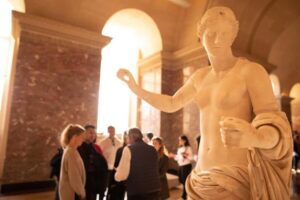 Paris Louvre Exclusive Semi Private Guided Tour Max 6 People - Inside the Louvre for 150 minutes: the highlights that actually stick