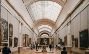 Paris: Louvre Museum Fast Entry and Hop-On Hop-Off Bus Tour - Meeting at Arc du Carrousel: where the day clicks into place